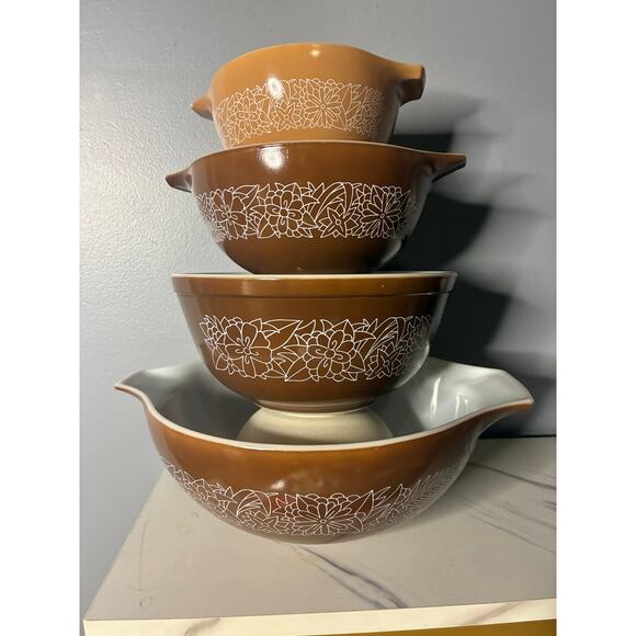 Vintage Pyrex Brown Floral Cinderella Mixing Bowl Set (4-Piece) – No Chips - Picture 3 of 16